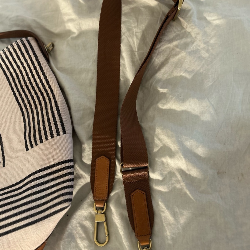Fossil off white with black striped shoulder bag
with extra brown leather strap - Picture 4 of 14